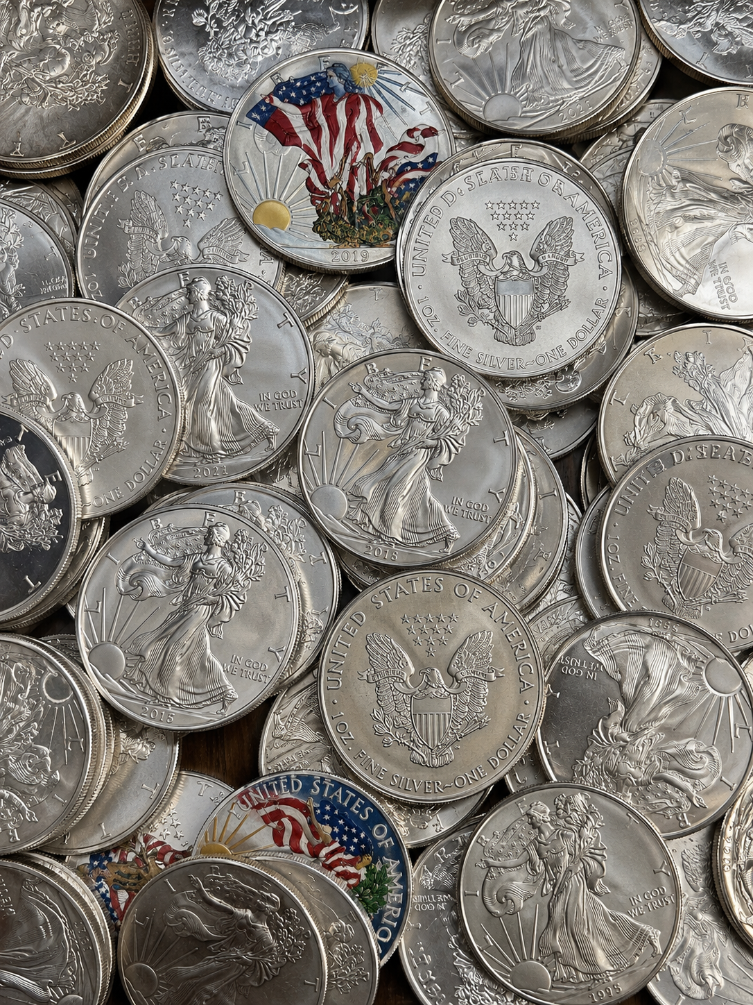 American Silver Eagle coins mixed lot featuring bullion issues, colorized Silver Eagles, and .999 fine silver investment rounds